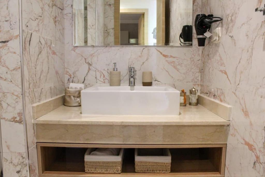 Appartement Spacieux Appart Tout Confort Avec Piscine Et Jardin *
